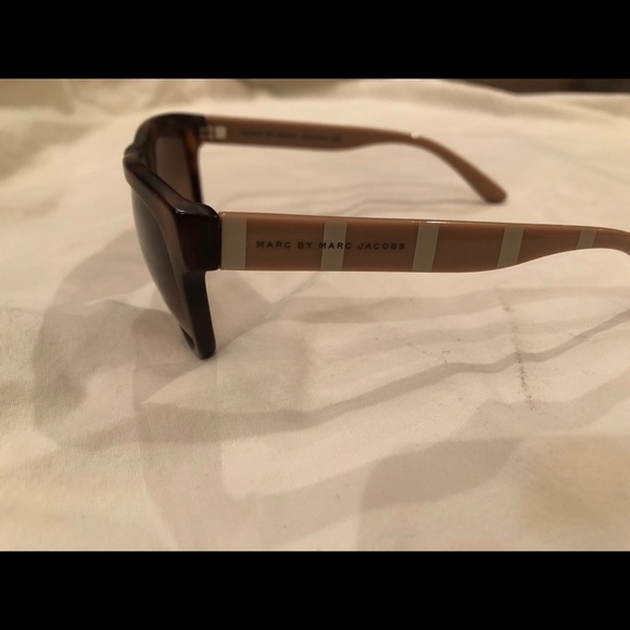 Marc by Marc Jacobs Tortoise and tan sunglasses - Picture 5 of 5